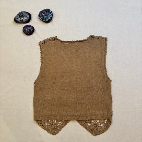 Vintage 90s Granny Core Floral Crochet Lace Sweater Vest - Picture 5 of 6